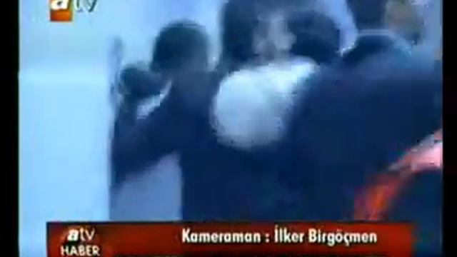 mehmet aurelio ricardinho ya yumruk atıyor.. смотреть онлайн