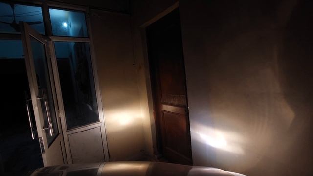Philips Racing Vision GT200 vs 100/130 Watt Halogen bulbs with relay | comparison video смотреть онлайн