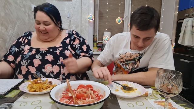 Мукбанг! Mukbang! жареная картошка с яйцом❤ Отвечаем на ваши вопросики? смотреть онлайн