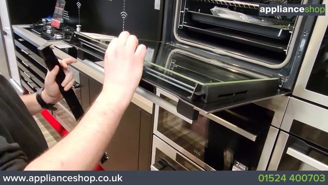 How to access the glass in your AEG oven door for cleaning смотреть онлайн