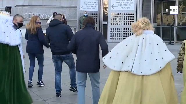 Almeida se marca un baile al ritmo de 'Jerusalema' con los Reyes Magos смотреть онлайн