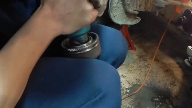 Замена ШРУСа на Ford Mondeo 3 смотреть онлайн