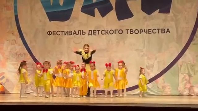 Цыплята на прогулке. ДК Мир Реутов смотреть онлайн