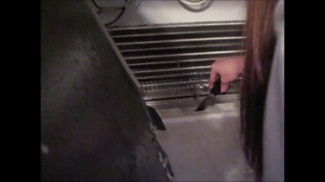 Unclog frozen drain tube Roper refridgerator.wmv смотреть онлайн