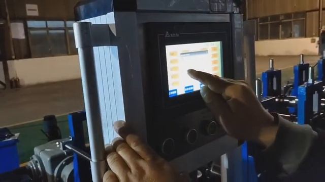 Оборудование по производству балки(направляющей шины) для откатных ворот Китай город Чэнду. смотреть онлайн