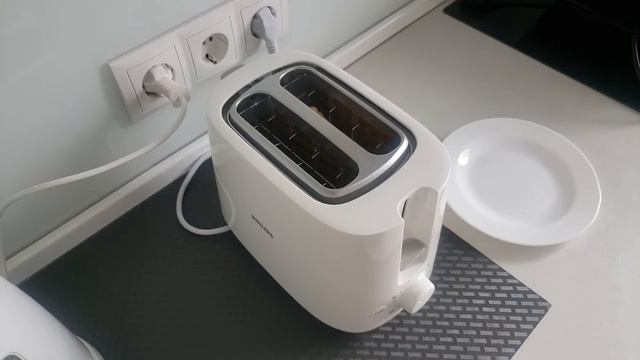 Тостер Philips HD2581. Как достать тост и не обжечь пальцы? смотреть онлайн
