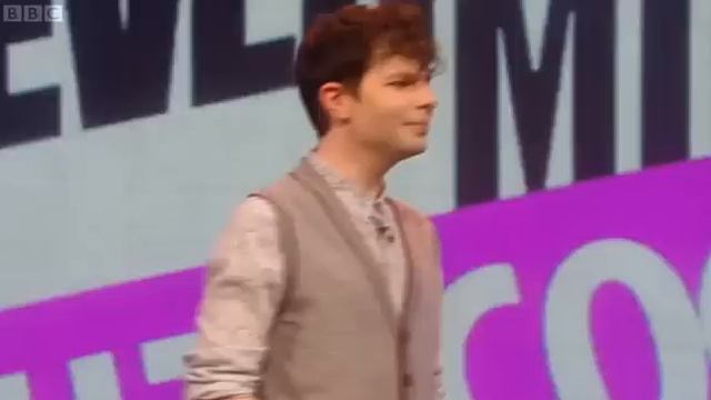 Simon Amstell's impression of Russell Brand смотреть онлайн