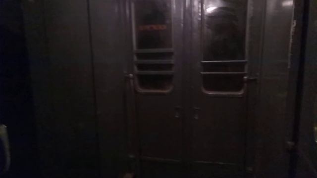 Разгон в тамбуре старой электрички! Звук громкого разгона! Супер звук! смотреть онлайн