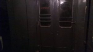 Разгон в тамбуре старой электрички! Звук громкого разгона! Супер звук!