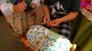 Плетение кружев на коклюшках. Мастер-класс.