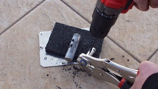Alkaline battery AA and drill. смотреть онлайн