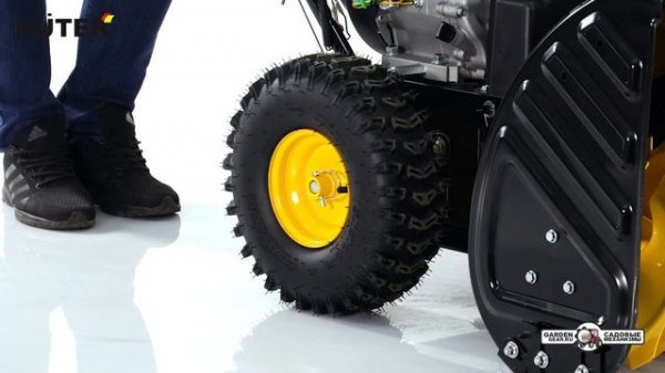 Обзор и сравнение на бензиновые снегоуборщики Huter SGC 8000 и SGC 8100