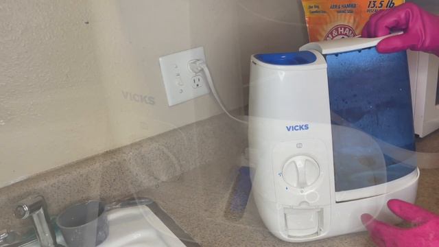 How to clean a humidifier naturally with vinegar/ Get rid of mineral deposits/ EASY & FAST! смотреть онлайн