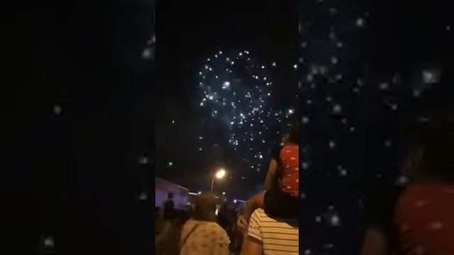 Салют на день города в Москве, парк Горького. смотреть онлайн