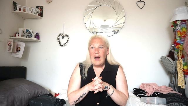 HOW TO MAKE MONEY LIVE STREAMING : UPLIVE смотреть онлайн