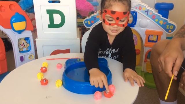 FISHING WORLD- FAMILY FUN GAME FISHING FOR FISH AND THOMAS AND FRIEND MINI TRAINS смотреть онлайн