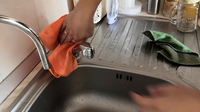 Удаление водного камня и полировка кранов на кухне. смотреть онлайн