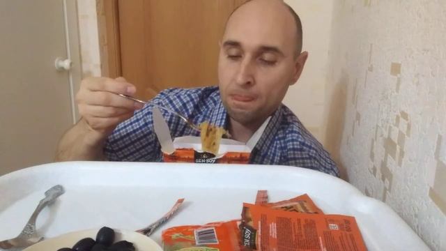 Мукбанг/кушаю фунчозу быстрого приготовления/маслины/не Обжор/про доставку/не ASMR/mukbang/
