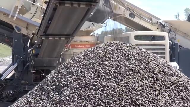 Terratec Basalt adds plant economy with Germany’s first Lokotrack LT220D смотреть онлайн