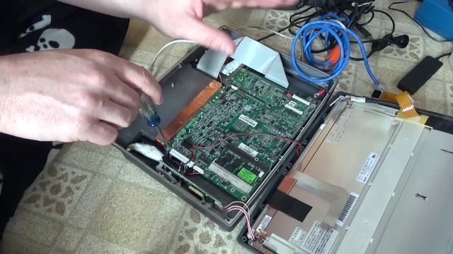 Custom Cyberdeck For (Legal) Satellite Hacking смотреть онлайн