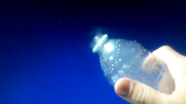 Делаем дым без огня в пластиковой бутылке смотреть онлайн