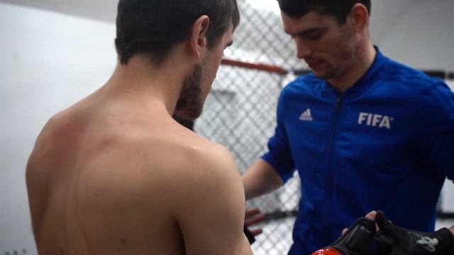 ШАТРИК В КЛЕТКЕ! ЖЕСТКИЙ БОЙ! смотреть онлайн