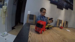 Радиоуправляемая фура.Крутая игрушка Mercedes-Benz Actros