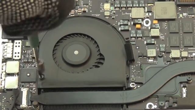 Ремонт MacBook Pro Retina замена кулеров смотреть онлайн