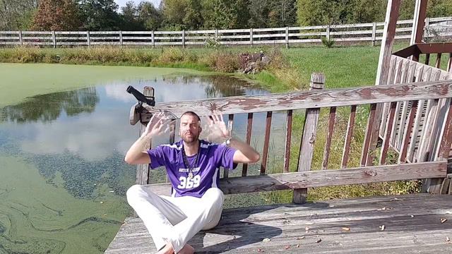 Anton the BUM - Guinea Pig (official music video) смотреть онлайн