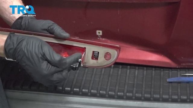 How to Replace Rear Washer Nozzle 2002-2005 Ford Explorer смотреть онлайн