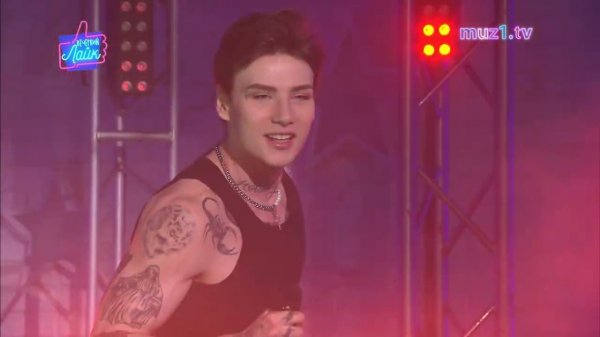 XOLIDAYBOY – Чёрное вино | Шоу Вечерний лайк