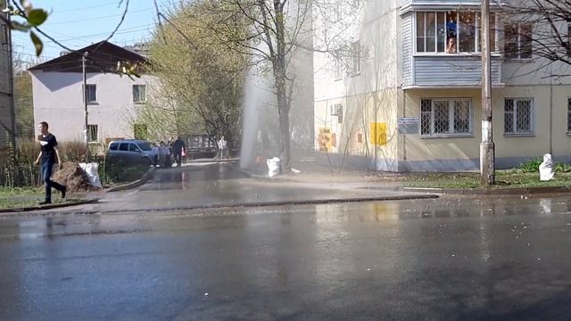 Рязань 25.04.2019 Фонтан из земли ул.Лен.консомола смотреть онлайн