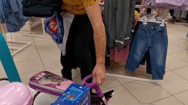 Гуляем по ТЦ. Покупка в Детском мире. смотреть онлайн