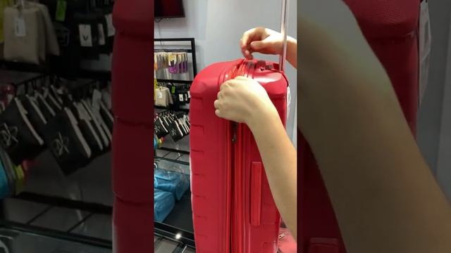 Пластиковый чемодан Skyline M RED RV Roncato смотреть онлайн