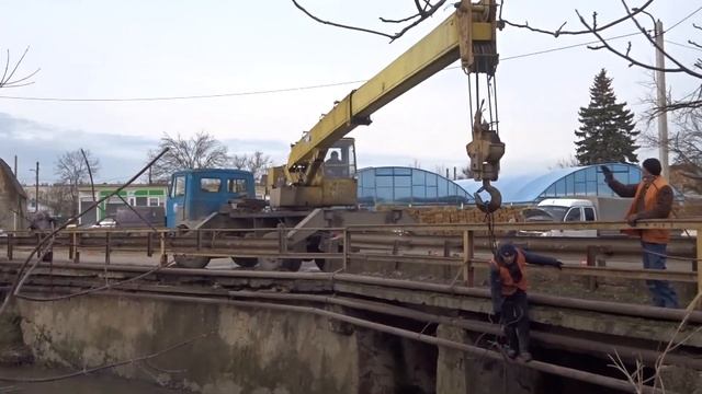 Чистка реки Салгир от крупных веток. Крым посёлок Гвардейское Симферопольский район -23 января 2019