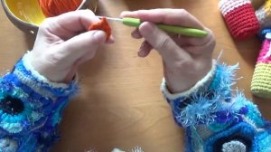 Связать носочки для табуретки