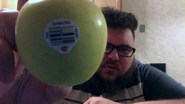 Official Golden Delicious Apple Review смотреть онлайн