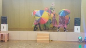 Танец с зонтиками 7-Б  класс