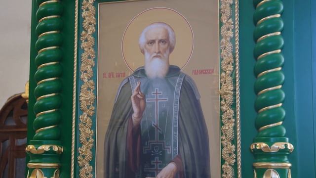 Иконы и внутренний вид новой Михайловской Православной церкви