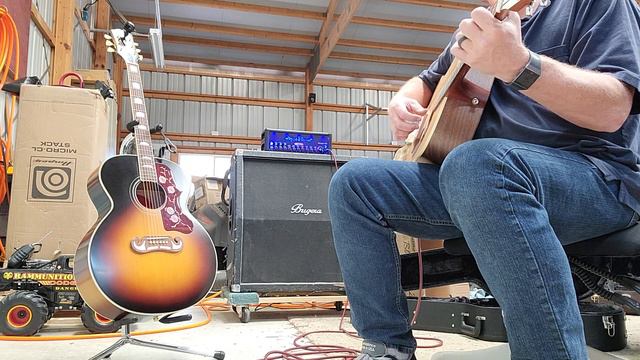 Gibson G45 Studio vs Epiphone J200 plugged in смотреть онлайн
