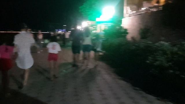 Вечерняя прогулка по набережной, города Гагра. смотреть онлайн