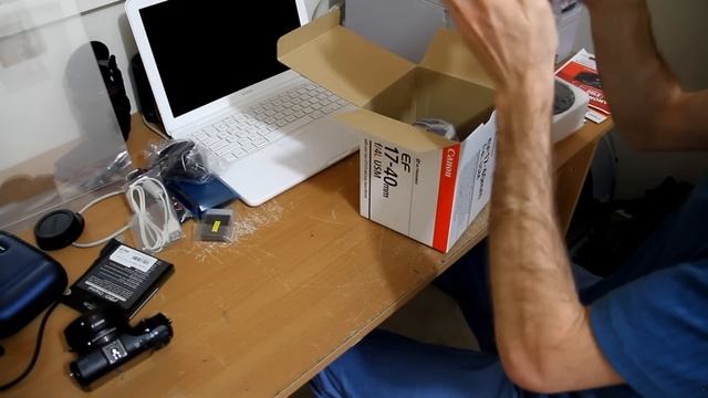Canon EOS-M Body and EOS-M to EF Lens Converter & Canon 17-40mm Lens Unboxing смотреть онлайн