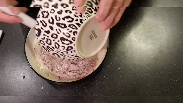 Шоколадные кексы за 5 минут в микроволновке. смотреть онлайн