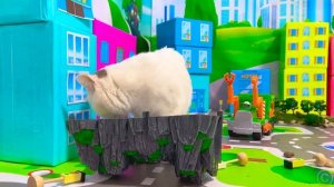 Настя и папа рассказывают, как с пользой использовать игрушки в День Земли.