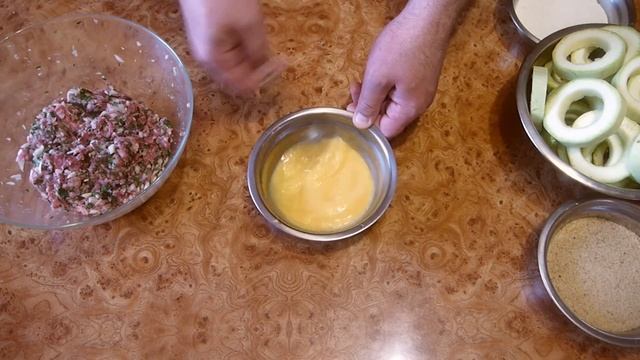 МЕДАЛЬОНЫ ИЗ КАБАЧКА С ФАРШЕМ! смотреть онлайн