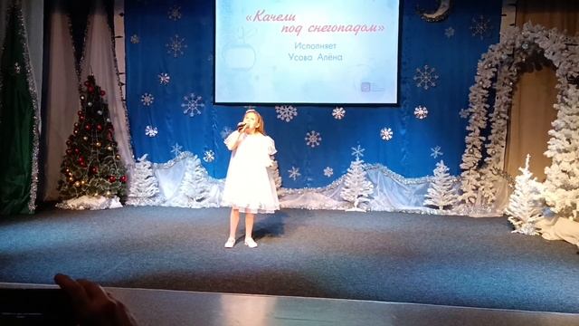 дебют песни "Качели под снегопадом" смотреть онлайн