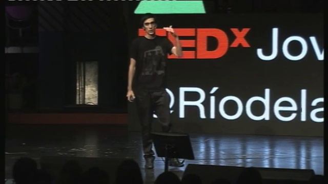 TEDxJoven@RiodelaPlata - Luciano Marasco - Plantas carnívoras смотреть онлайн