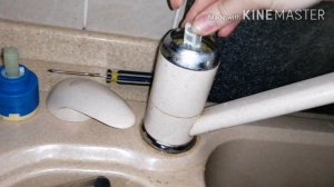 Как разобрать и заменить картридж в однорычажном смесителе. Сможет и девушка!