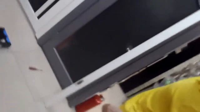 Установка двери на скрытые петли и врезка замка с помощью высокотехнологичного инструмента смотреть онлайн