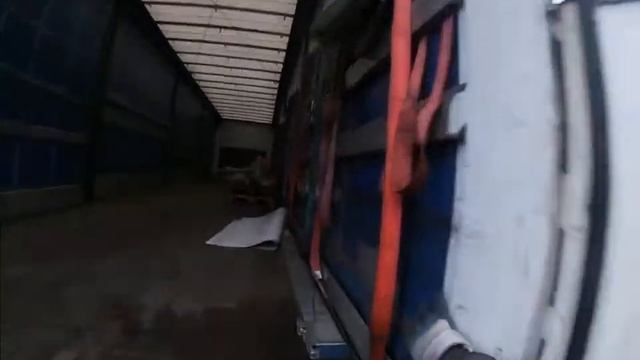 Разгружаюсь в Гамбурге. Семь клиентов в день! Мерс за 150000 евро! Это нормально??! смотреть онлайн